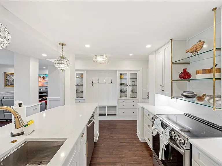 555 Park Shore Dr #B-408 — Photo 16