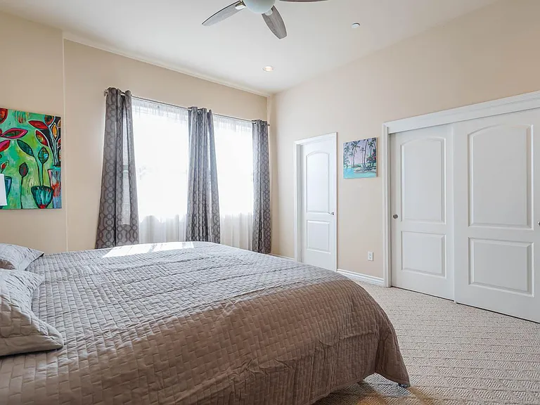 441 N Los Robles Ave — Photo 14