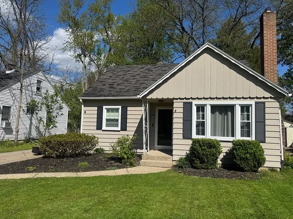 3821 Oakridge Dr, Kalamazoo, MI 49008