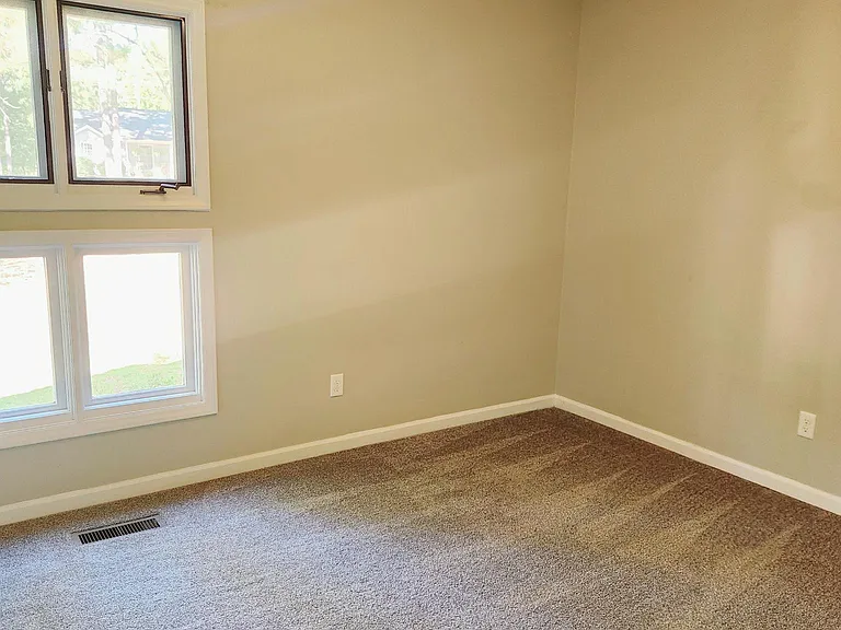 435 Sandhills Cir — Photo 13