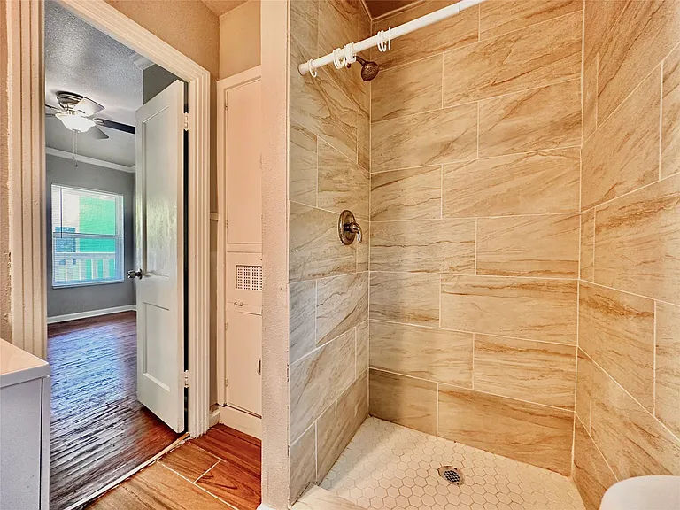 204 E 30th St #103 — Photo 6