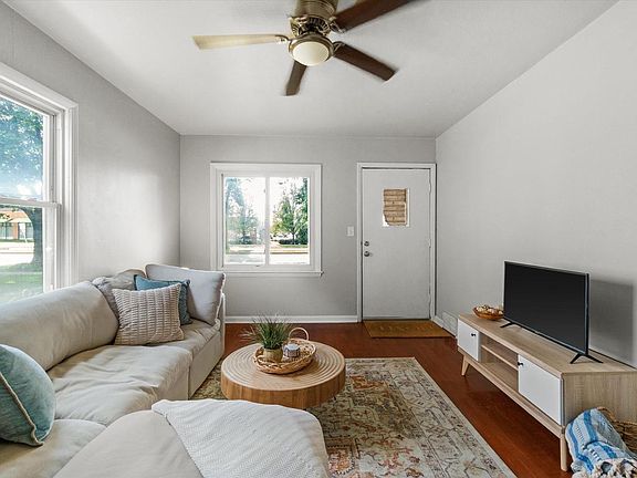 4th image of 3368 S Chase AVENUE