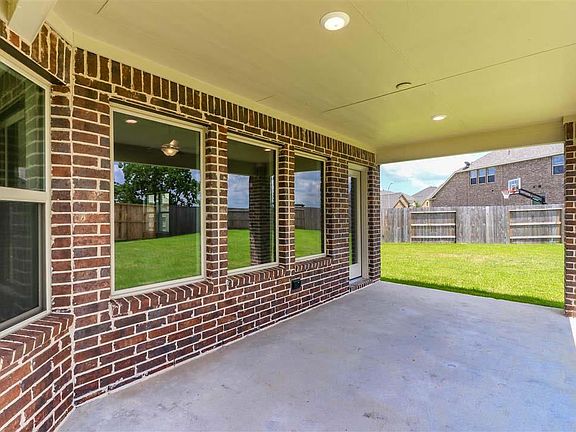 Located on 1212 in Laurel Park - 60's in Spring, TX