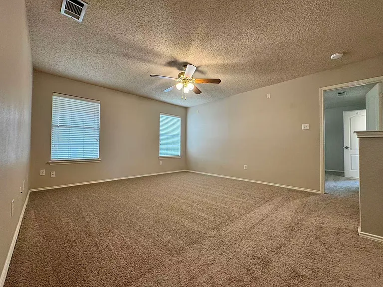 1202 Meadowgate Dr — Photo 13