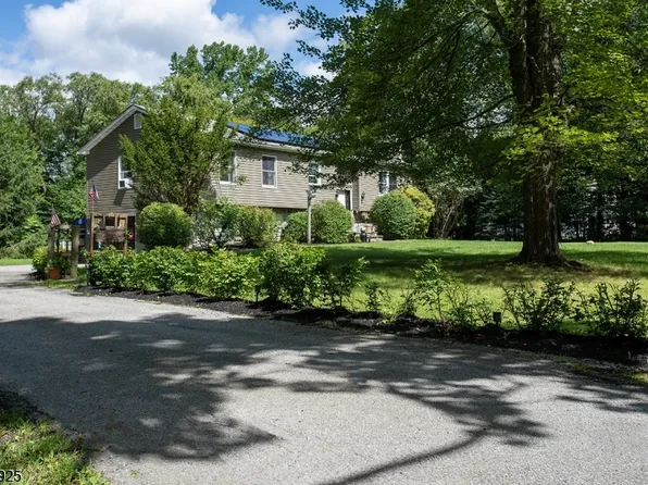 16 Possaghi Rd, Hampton Twp., NJ 07860