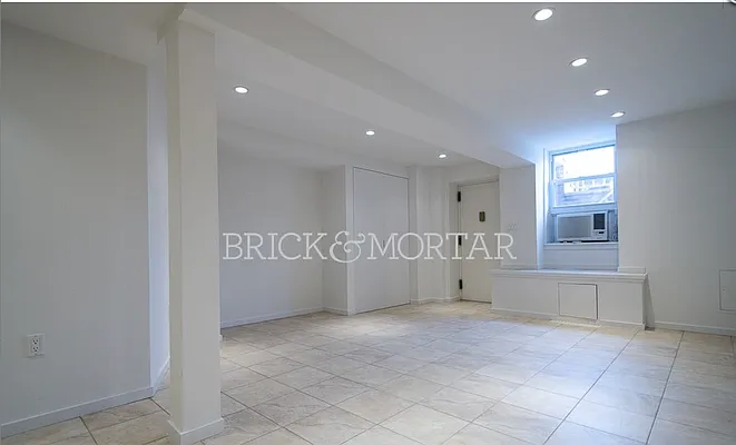 Rented by Brick&Mortar | media 12