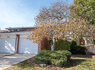 1620 Dundee Dr #1620, Wheaton, IL 60189