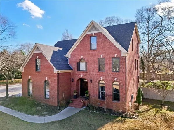 632 Graymont Dr, Grayson, GA 30017