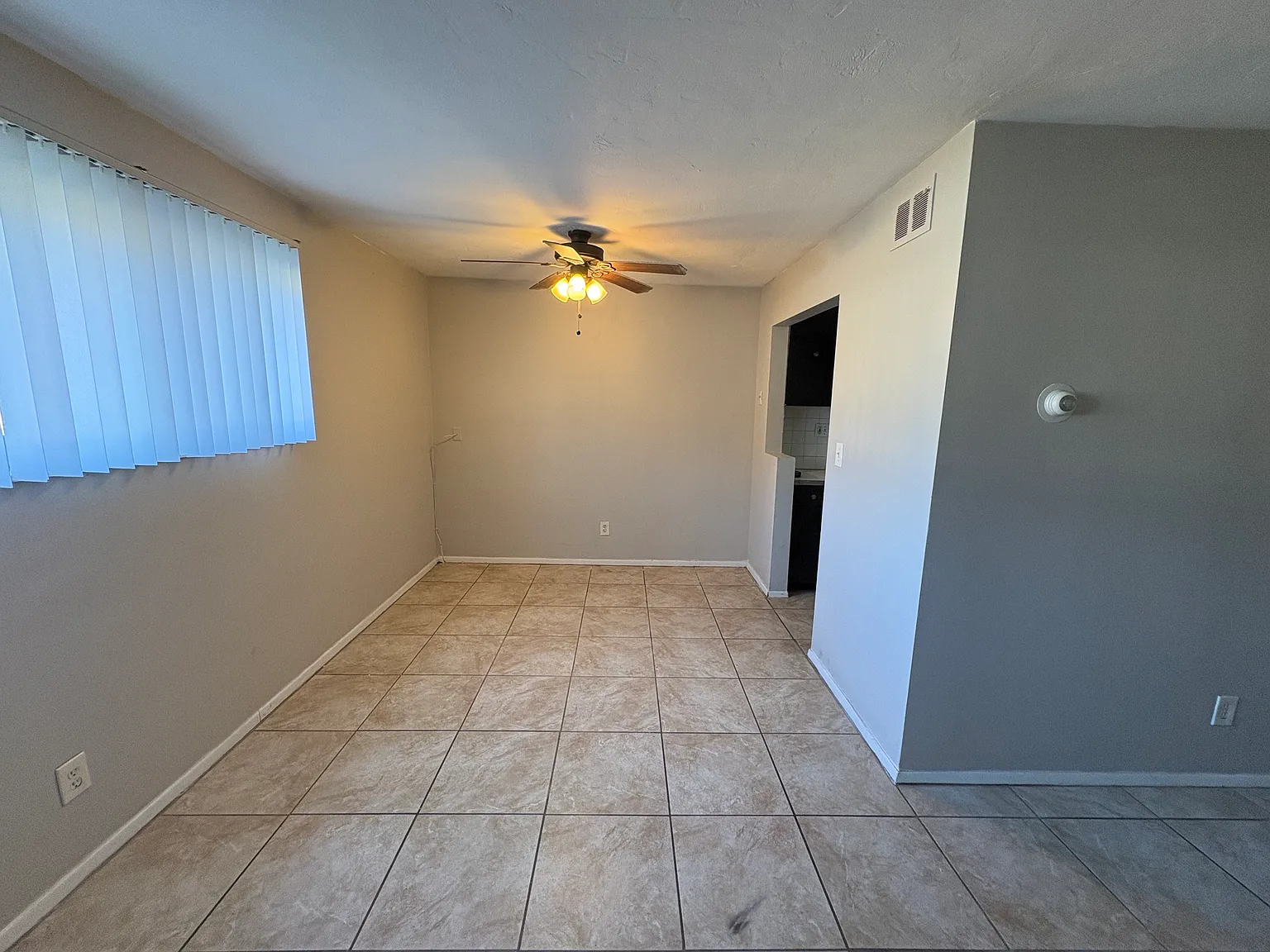 1 bed, 850 sqft, $1,200 — Photo 3