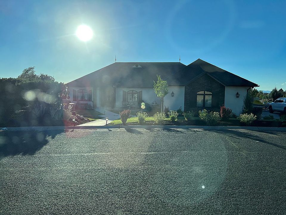 2nd image of 1310 Ridgecrest Dr