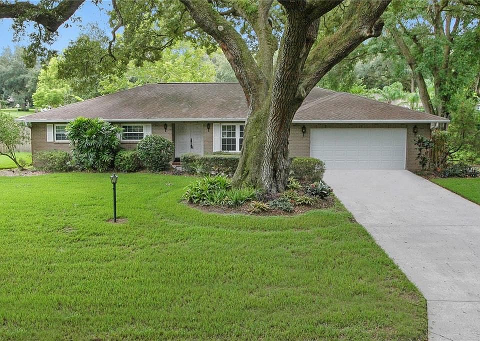 1st image of 2202 Parkwood Dr