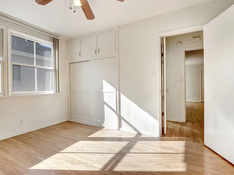 Hayworth Avenue Apartments — Photo 27
