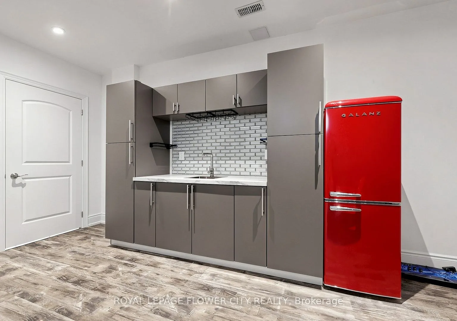 7 bed, $8,000 — Photo 2