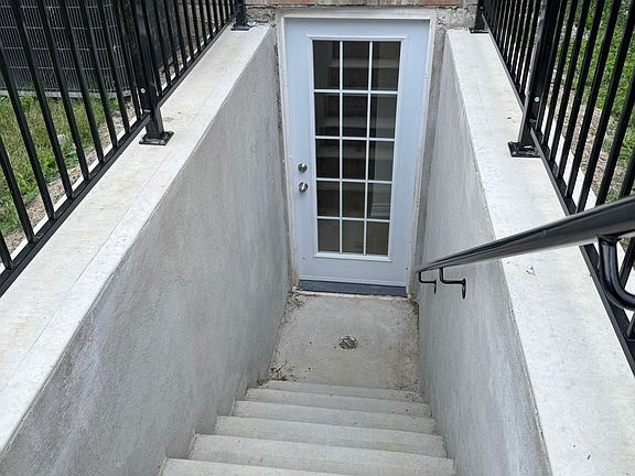 3rd image of 10 Galrino Rd #Basement