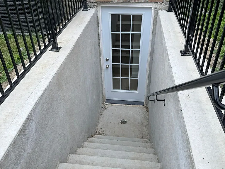 10 Galrino Rd #BASEMENT — Photo 3