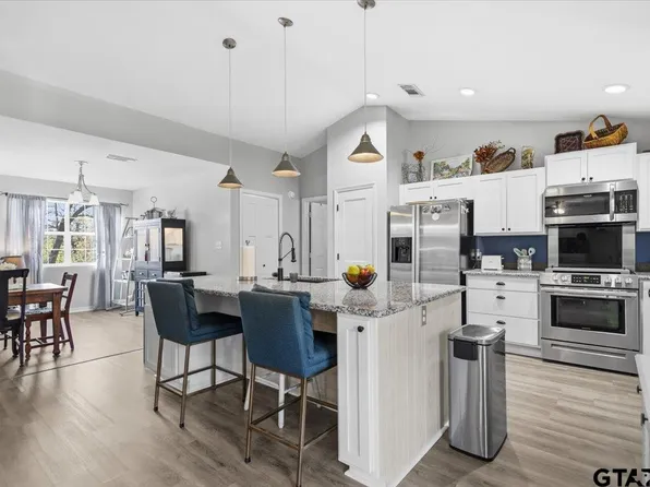 289 Acapulco Rd, Jefferson, TX 75657