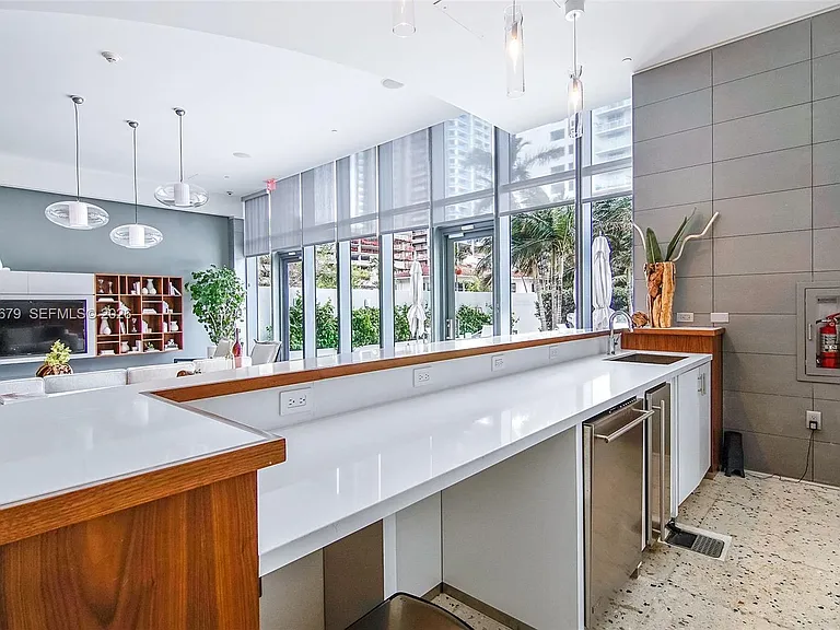 460 NE 28th St #1601 — Photo 37