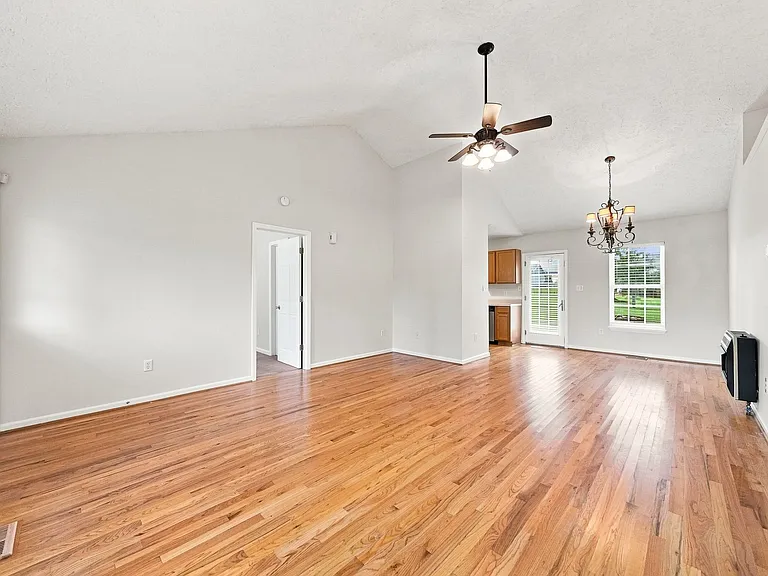 2441 Longford Dr — Photo 16