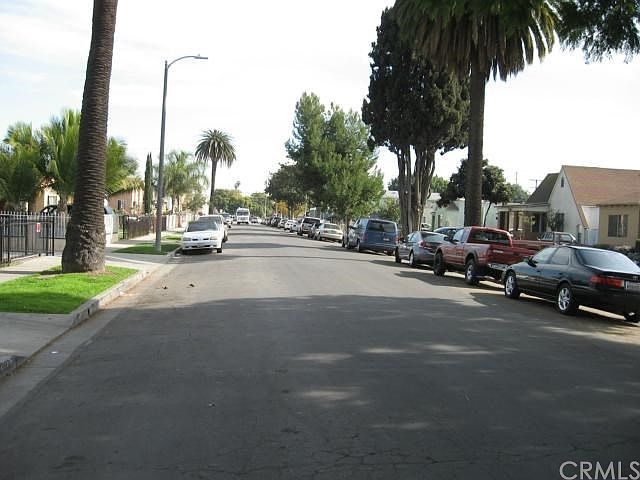2nd image of 915 E 87th Pl