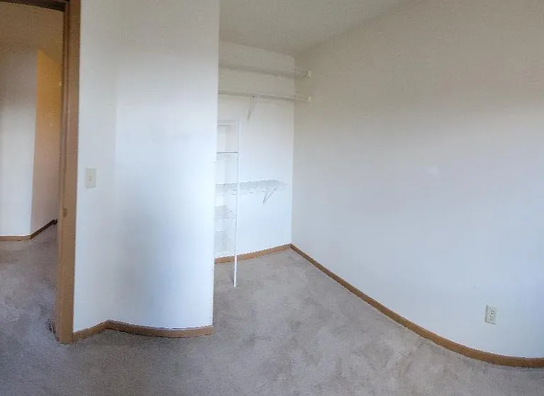 133 E Cedar St — Photo 8