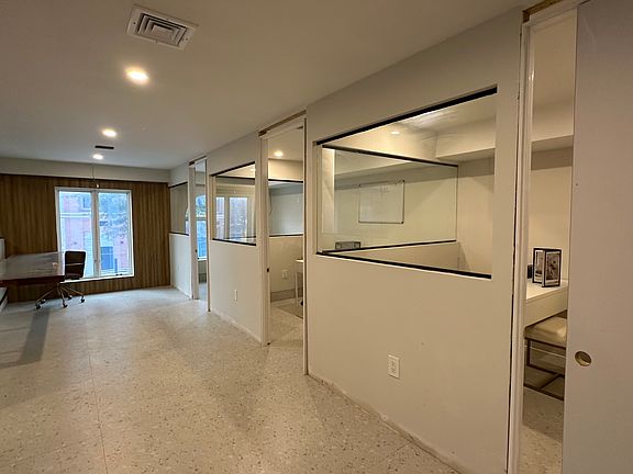 3rd image of 1521 E New York Ave #1F