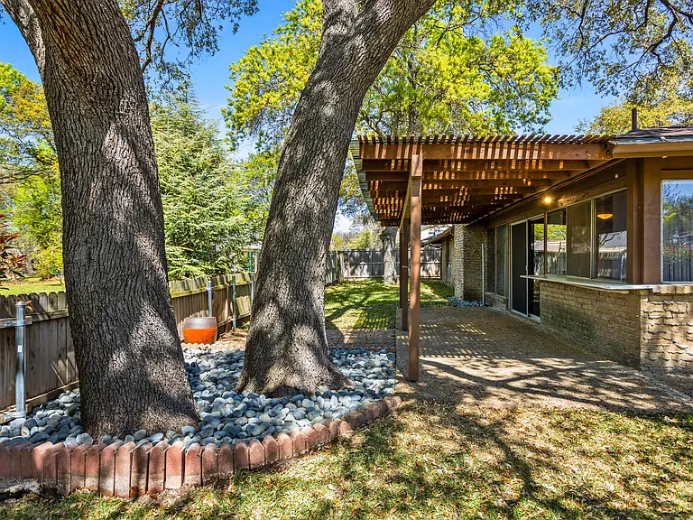 15721 Mapleview Cir — Photo 31