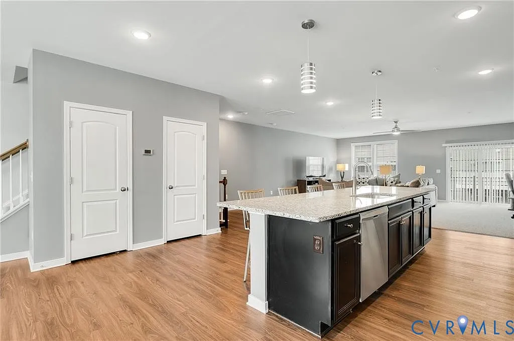 3 bed, 2.5 bath, 2452 sqft, $2,500 — Photo 4
