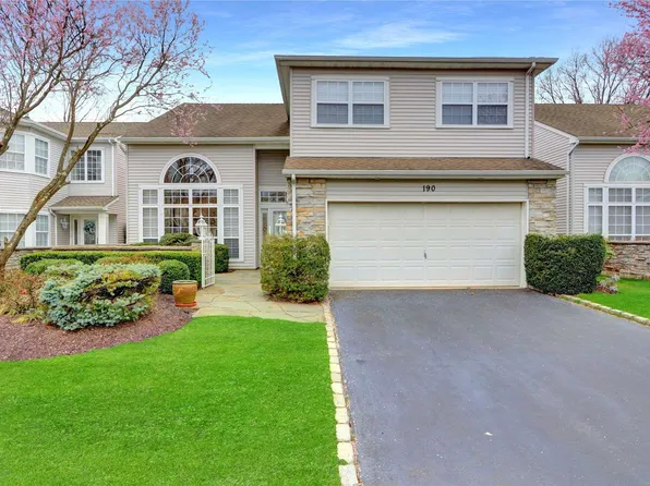 190 Windwatch Drive, Hauppauge, NY 11788