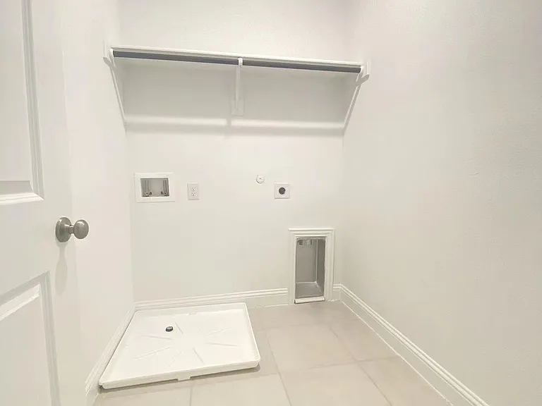 1495 Perrin Ln — Photo 17