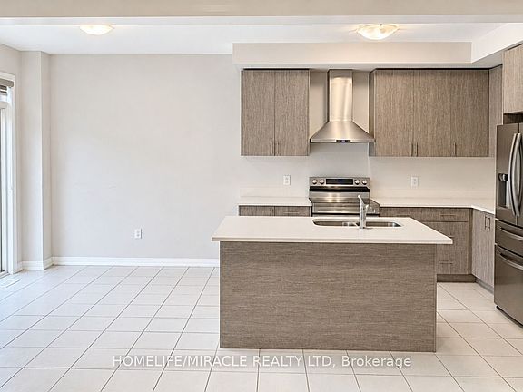 4th image of 28 Crossmore Cres