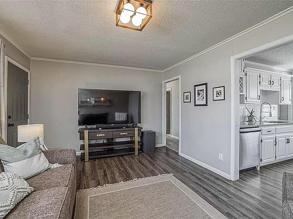 5th image of 8433 W 70th Ter