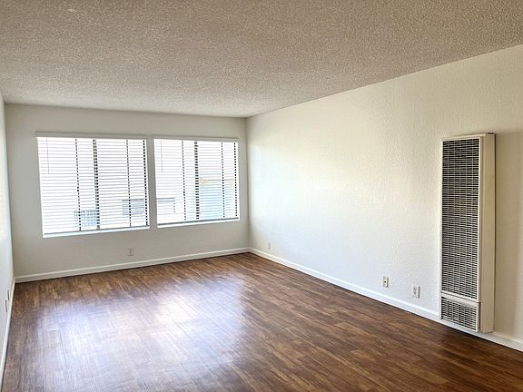 4th image of 4435-4441 52nd St #4