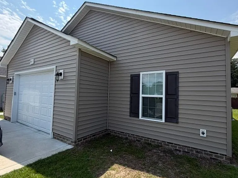913 Linwood Ave — Photo 2