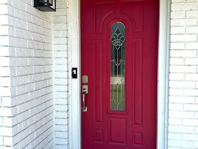 1237 Sterling Ln — Photo 2
