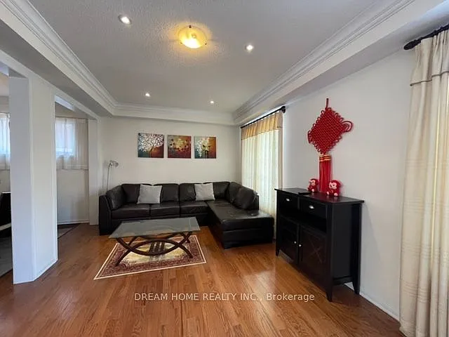 18 Yates Ave — Photo 7