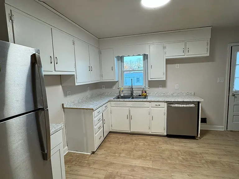 707 Crystal Dr — Photo 23