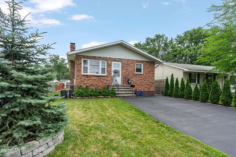 2nd image of 216 Gifford Road