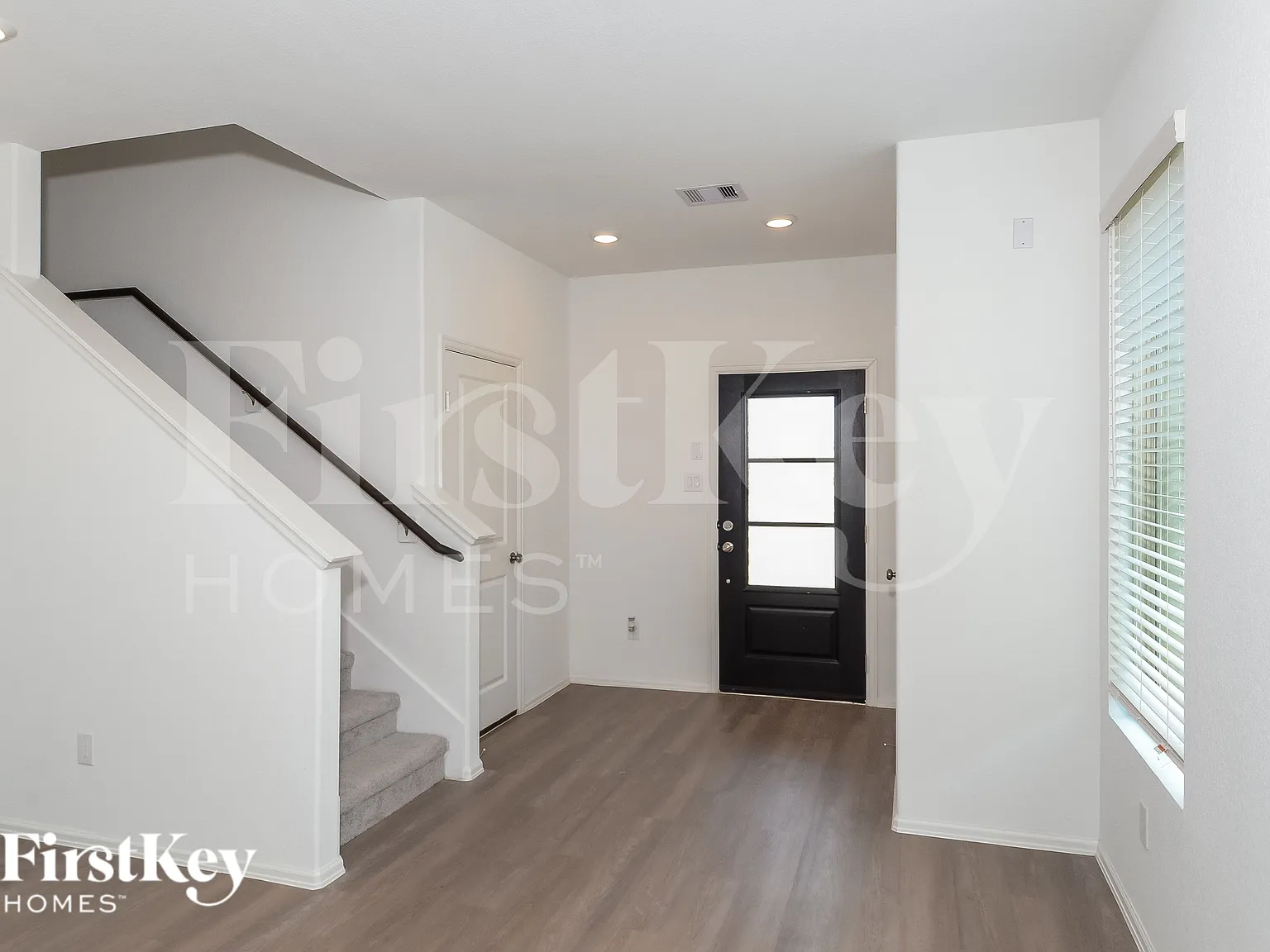 4 bed, 2.5 bath, 1853 sqft, $2,265 — Photo 2