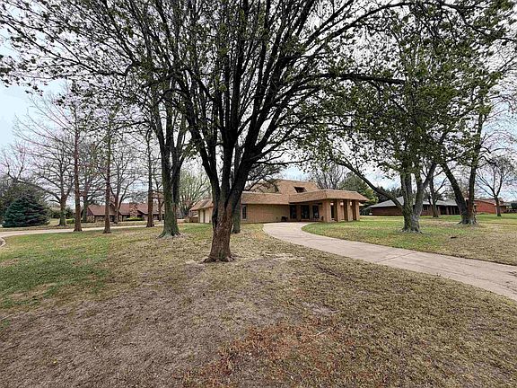 3rd image of 2621 Rockwood Rd