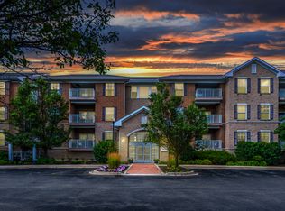 2676 Stone Cir UNIT 110, Geneva, IL 60134