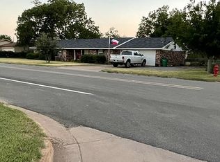 600 S Walnut St, Holliday, TX 76366