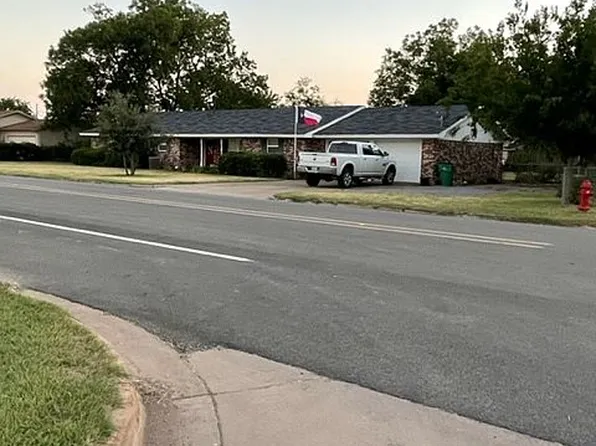 600 S Walnut St, Holliday, TX 76366