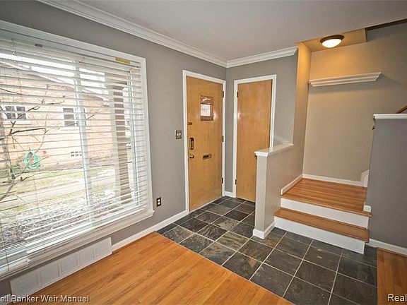 3rd image of 1039 N Old Woodward Ave Unit 15