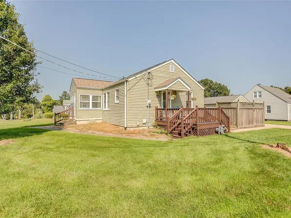 6400 Sunset Dr, Godfrey, IL 62035