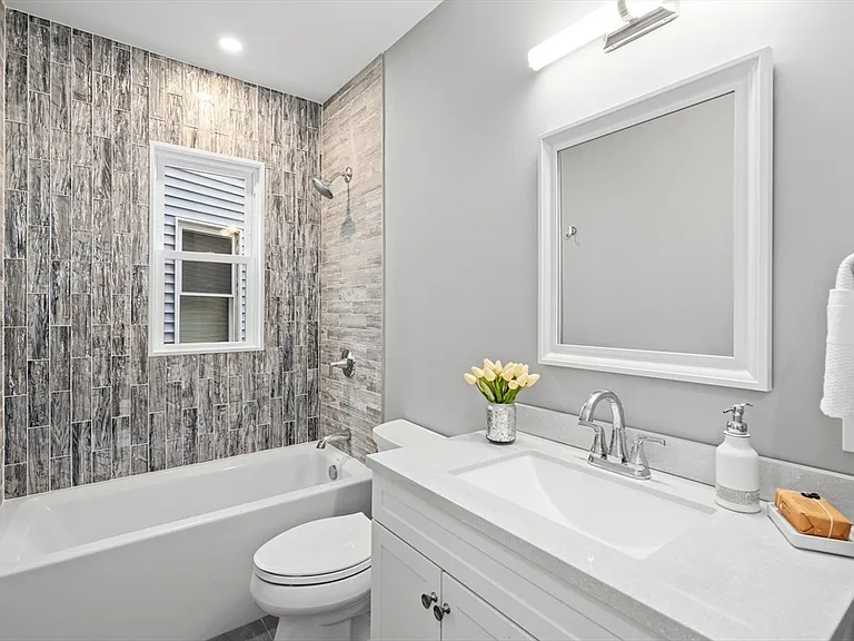 16 Hallam St #1 — Photo 14