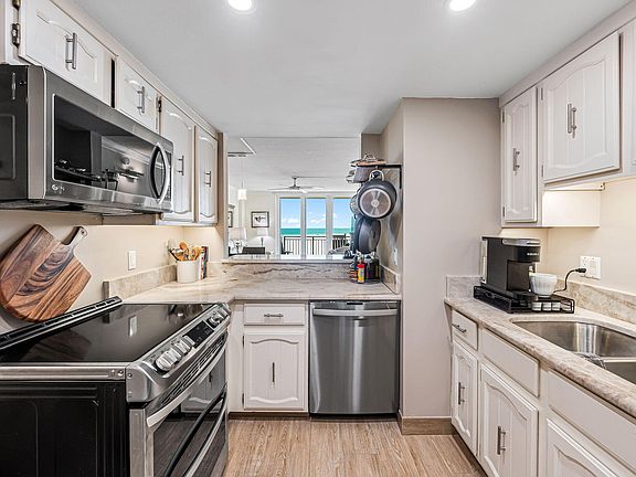4th image of 180 Seaview Ct APT 417