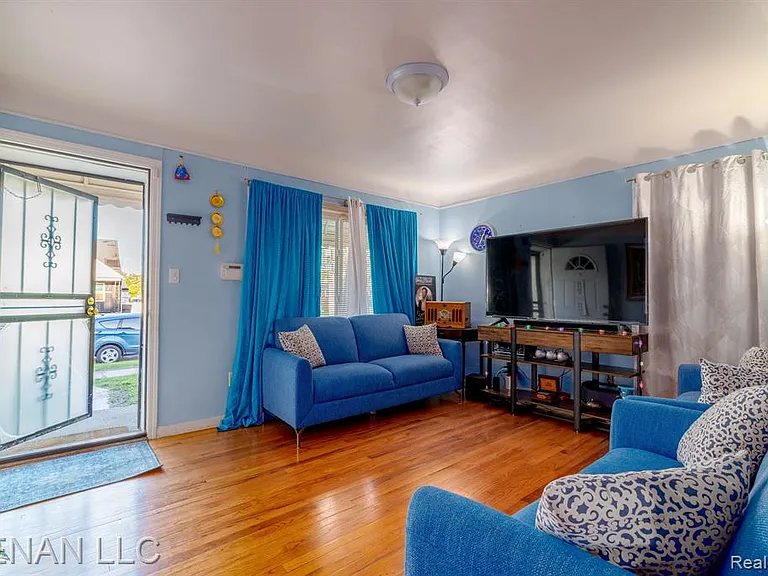 6001 Warwick St — Photo 26