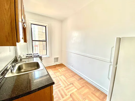 Rented by Urban Real Estate Property Group Inc | media 7