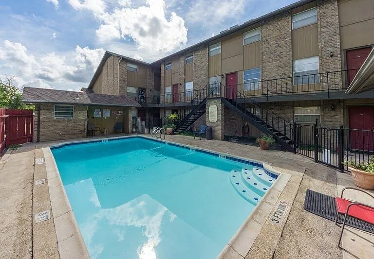 111 Prexy Dr — Photo 1