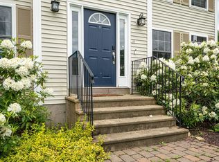 35 Compromise Ln, Sandown, NH 03873